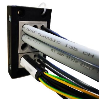 Kabelbaum mit Gehäusedurchführung