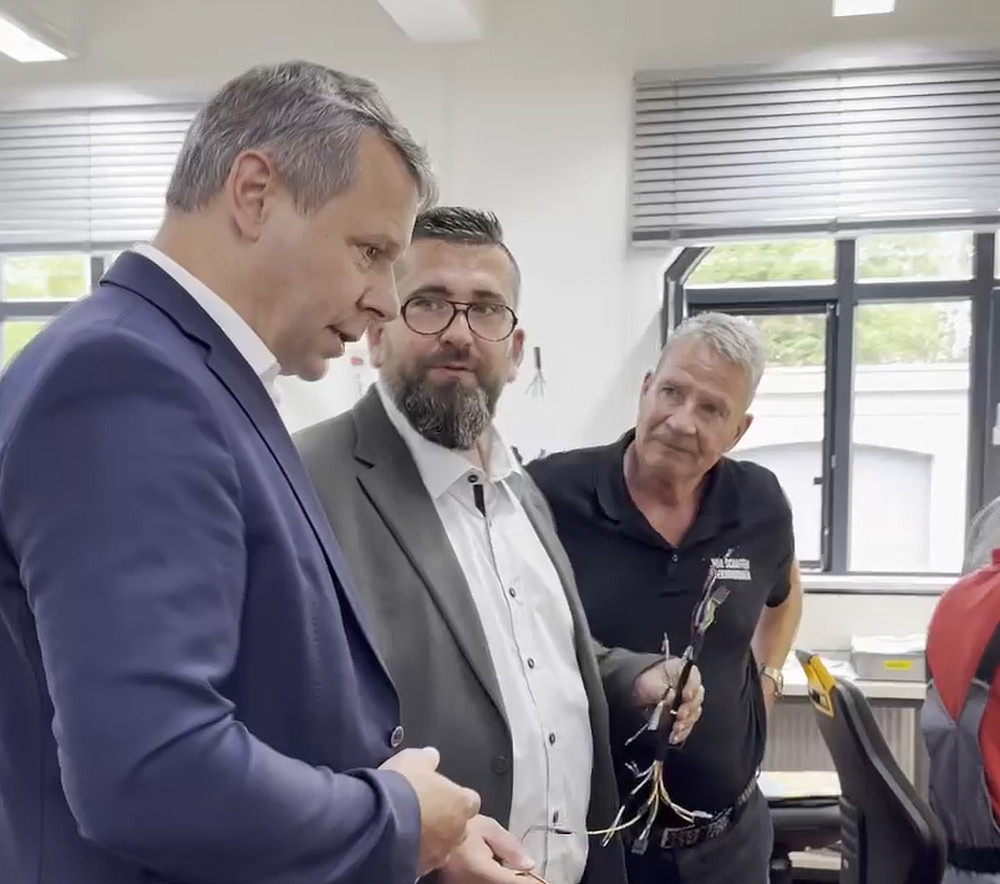 Landrat besucht Produktionsstätte bei BKG